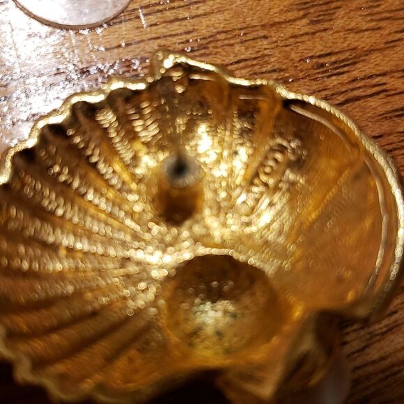 Avon Goldtone Sea Shells Starfish Faux Pearl Stud Earrings - Picture 4 of 4